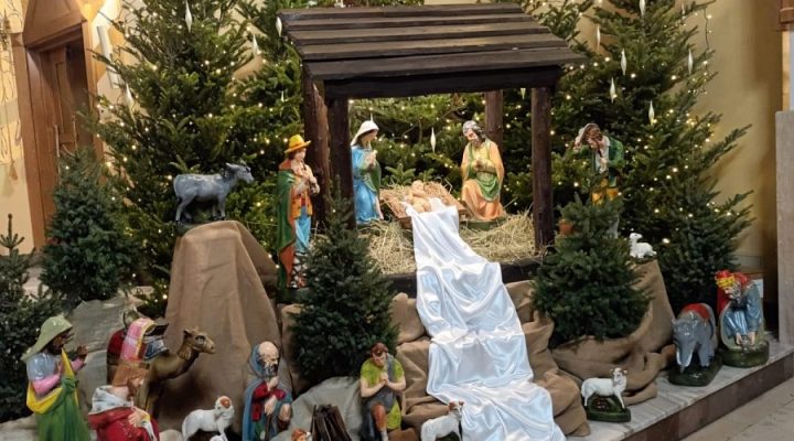 PARAFIA HELENA, Kościół pw. Św. Heleny w Nowym Sączu, wystrój na Boże Narodzenie 2022