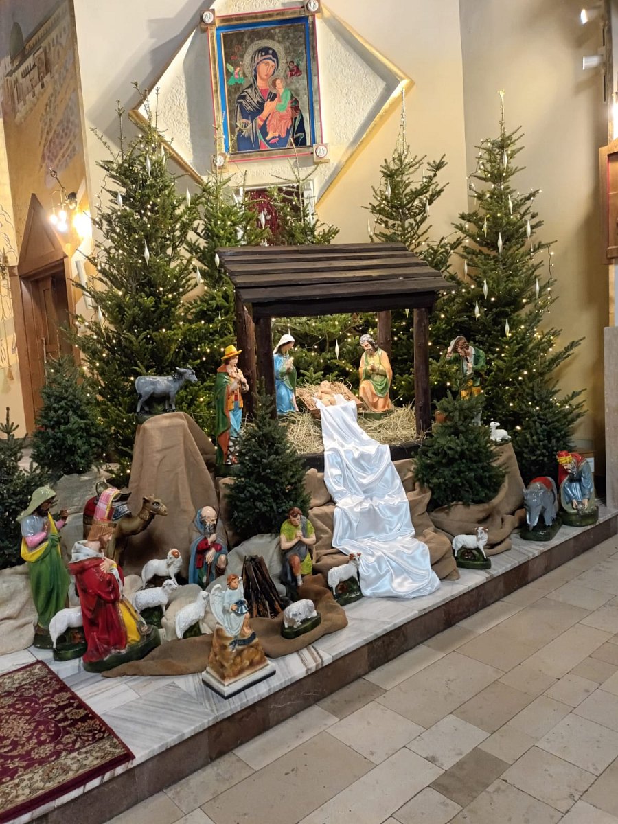 PARAFIA HELENA, Kościół pw. Św. Heleny w Nowym Sączu, wystrój na Boże Narodzenie 2022