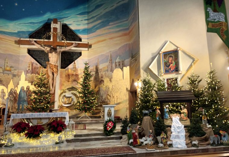 PARAFIA HELENA, Kościół pw. Św. Heleny w Nowym Sączu, wystrój na Boże Narodzenie 2022