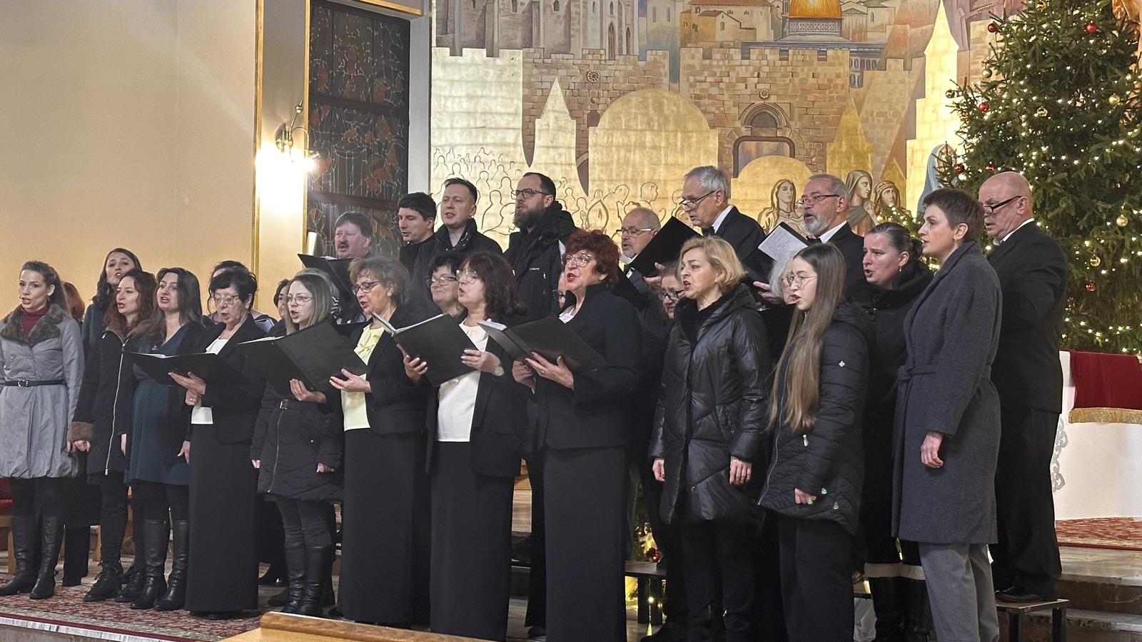 KONCERT KOLĘD 2024, Parafia Św. Heleny w Nowym Sączu, koncert chóru parafialnego, kolędy, koncert Zespołu Muzyki Gospel w Nowym Sączu, muzyka,