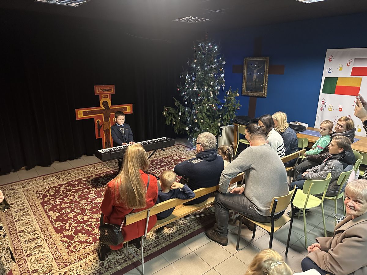 KONKURS KOLĘD 2024, Parafia Św. Heleny w Nowym Sączu, wspólnota, Radosne Serca, spotkanie opłatkowe, kolędowanie, życzenia