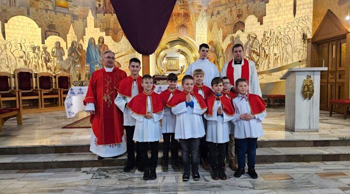 PRZYJĘCIE NOWYCH MINISTRANTÓW, Parafia Św. Heleny w Nowym Sączu, wspólnota, Radosne Serca, spotkanie opłatkowe, kolędowanie, życzenia