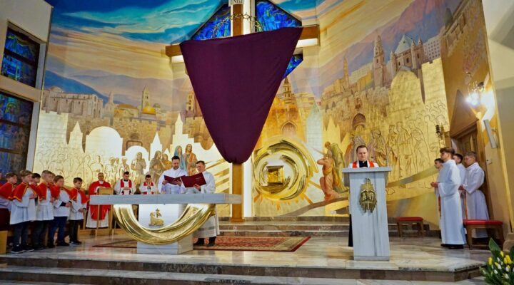 WIELKI PIĄTEK, TRIDUUM PASCHALNE, Parafia św. Heleny, Nowy Sącz, Święta Helena, Dekanat Nowy Sącz, galeria parafii św. Heleny