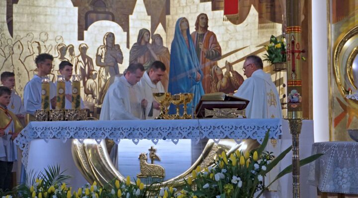 WIELKA SOBOTA, TRIDUUM PASCHALNE, WIGILIA ZMARTWYCHWSANIA PAŃSKIEGO, Parafia św. Heleny, Nowy Sącz, Święta Helena, Dekanat Nowy Sącz, galeria parafii św. Heleny