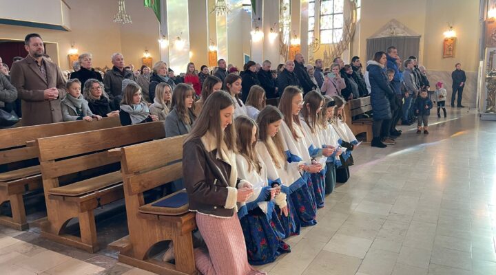 DSM - przyjęcie nowych dziewczynek, Parafia św. Heleny, Nowy Sącz, Święta Helena, Dekanat Nowy Sącz, galeria parafii św. Heleny