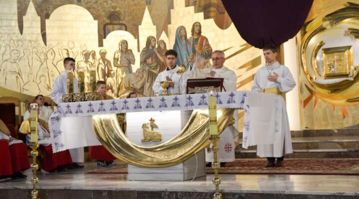 Wielki Czwartek 2025, Parafia św. Heleny w Nowym Sączu, Triduum Paschalne, pamiątka ustanowienia Sakramentu Eucharystii i Kapłaństwa
