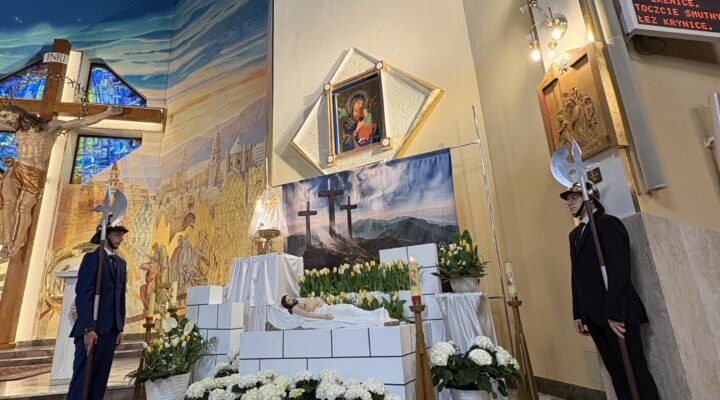 Wielki Piątek, Parafia św. Heleny w Nowym Sączu, drugi dzień Triduum Paschalnego, pamiątka śmierci Pana Jezusa