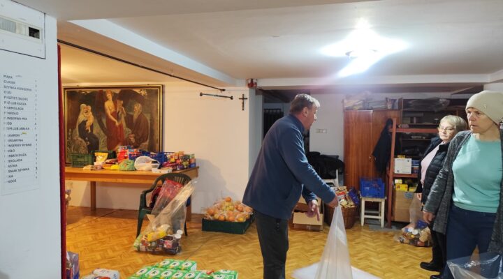 pomoc ubogim, Caritas parafialny, Wielkanoc 2026, pomoc potrzebującym, paczki świąteczne, zbiórka żywności, parafia św. Heleny Nowy Sącz, akcja charytatywna, wsparcie rodzin, wolontariat parafialny, pomoc na święta, żywność dla ubogich, działalność Caritas, pomoc społeczna parafia, inicjatywy parafialne