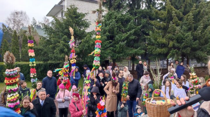 konkurs palm wielkanocnych Nowy Sącz, parafia św. Heleny Nowy Sącz, Niedziela Palmowa Nowy Sącz, palmy wielkanocne konkurs, tradycje wielkanocne Polska, palma wielkanocna ręcznie robiona, konkurs parafialny, wydarzenia parafialne Nowy Sącz, DSM św. Heleny, KG Konwalia Mała Wieś, przedszkole Amelka, zwyczaje wielkanocne, Niedziela Palmowa tradycja