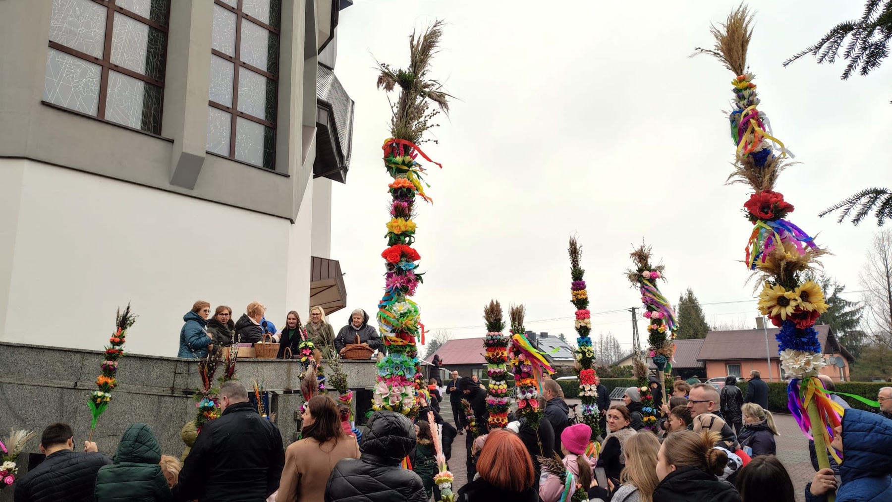 konkurs palm wielkanocnych Nowy Sącz, parafia św. Heleny Nowy Sącz, Niedziela Palmowa Nowy Sącz, palmy wielkanocne konkurs, tradycje wielkanocne Polska, palma wielkanocna ręcznie robiona, konkurs parafialny, wydarzenia parafialne Nowy Sącz, DSM św. Heleny, KG Konwalia Mała Wieś, przedszkole Amelka, zwyczaje wielkanocne, Niedziela Palmowa tradycja