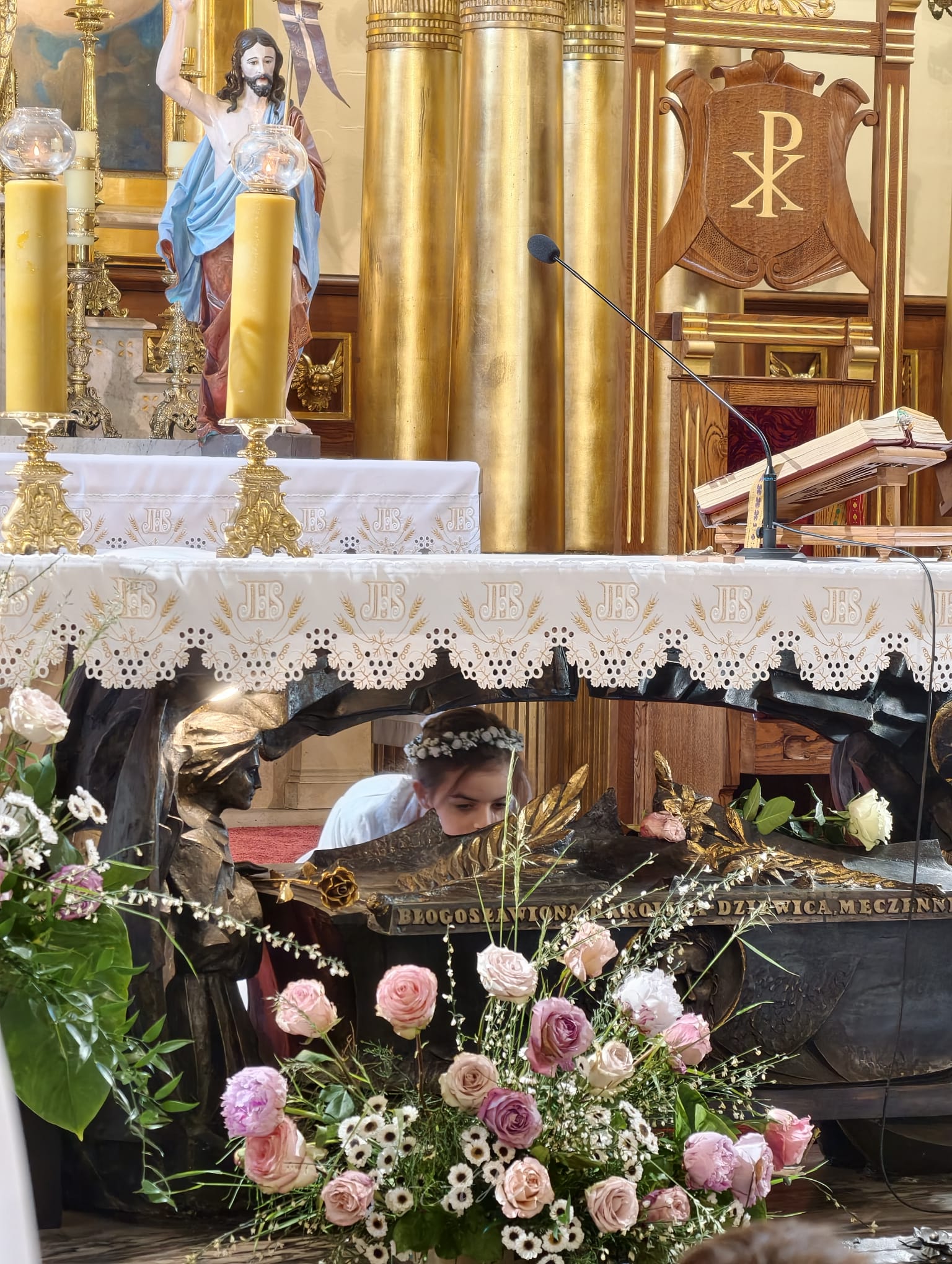 pielgrzymka dzieci pierwszokomunijnych do Zabawy, Zabawa bł. Karolina Kózkówna, Sanktuarium bł. Karoliny Kózkówny, Biały Tydzień, dzieci pierwszokomunijne, Pierwsza Komunia Święta, parafia św. Heleny Nowy Sącz, pielgrzymka parafialna, relikwie bł. Karoliny, pielgrzymka dziękczynna, dzieci komunijne, wyjazd do Zabawy, sanktuarium w Zabawie, błogosławiona Karolina Kózkówna, galeria pielgrzymka dzieci komunijnych